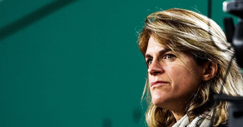 Rattrapée par un drame, Amélie Mauresmo craque en direct