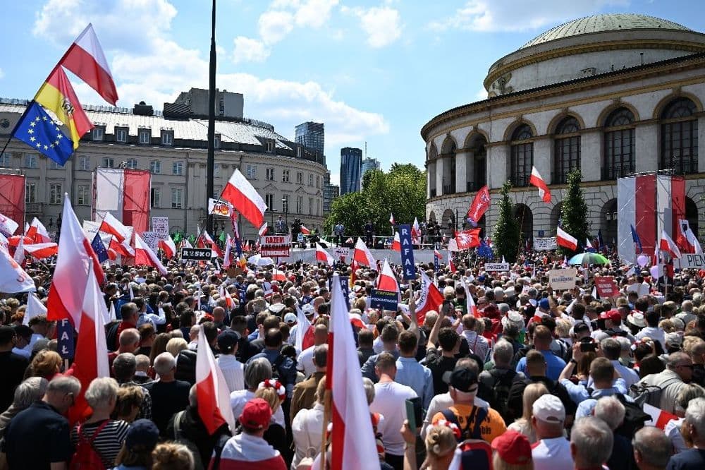 Présidentielle en Pologne: démonstration de force de chaque camp à une semaine du 2e tour