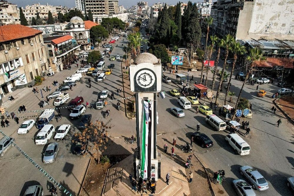 L'ONU prévient que le conflit n'est pas "terminé" en Syrie, les nouvelles autorités cherchent à rassurer