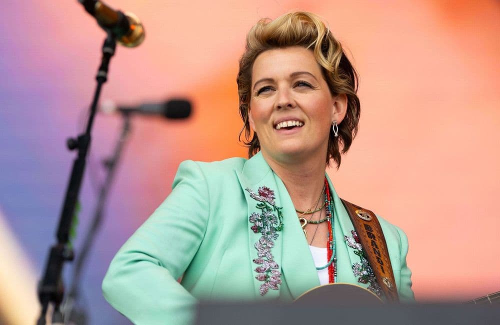 Qui est Brandi Carlile, la chanteuse qui va sortir un album en duo avec Elton John ?