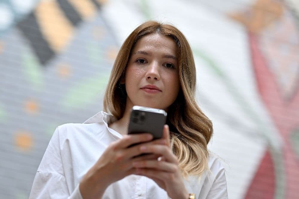 Viols et "revenge porn": plongée dans les chaînes Telegram serbes