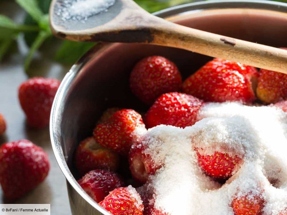 En morceaux, roux, en poudre : quel est le meilleur sucre pour faire de la confiture ? Une experte répond