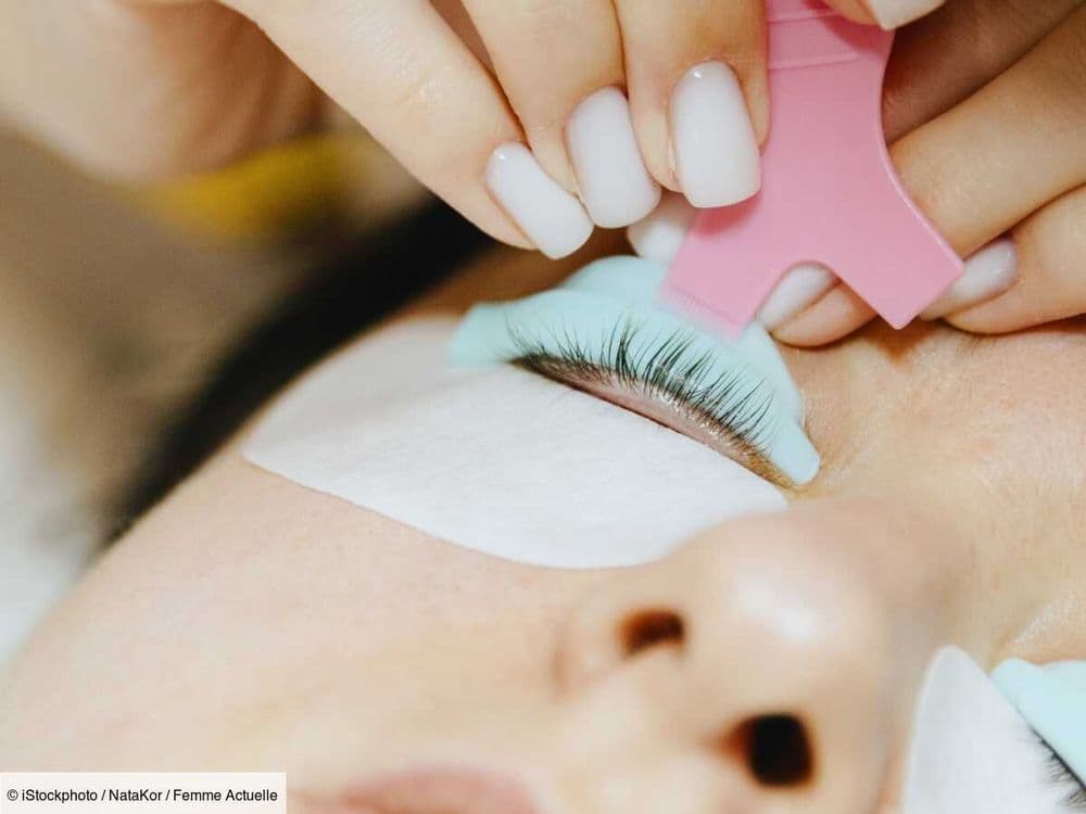 Quelle est la différence entre un rehaussement de cils et des extensions ?