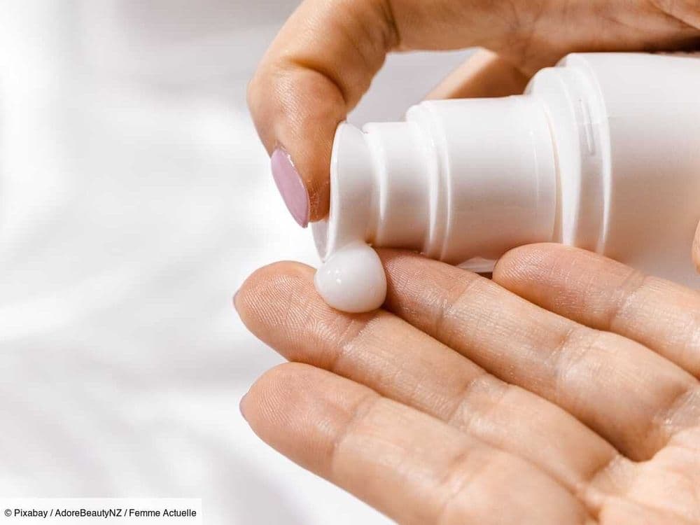 Faut-il appliquer sa crème hydratante sur peau sèche ou peau humide pour éviter les tiraillements ?