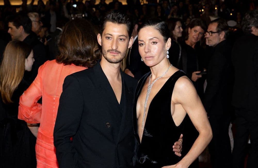 Pierre Niney : qui est sa compagne et amour de jeunesse, Natasha Andrews ?