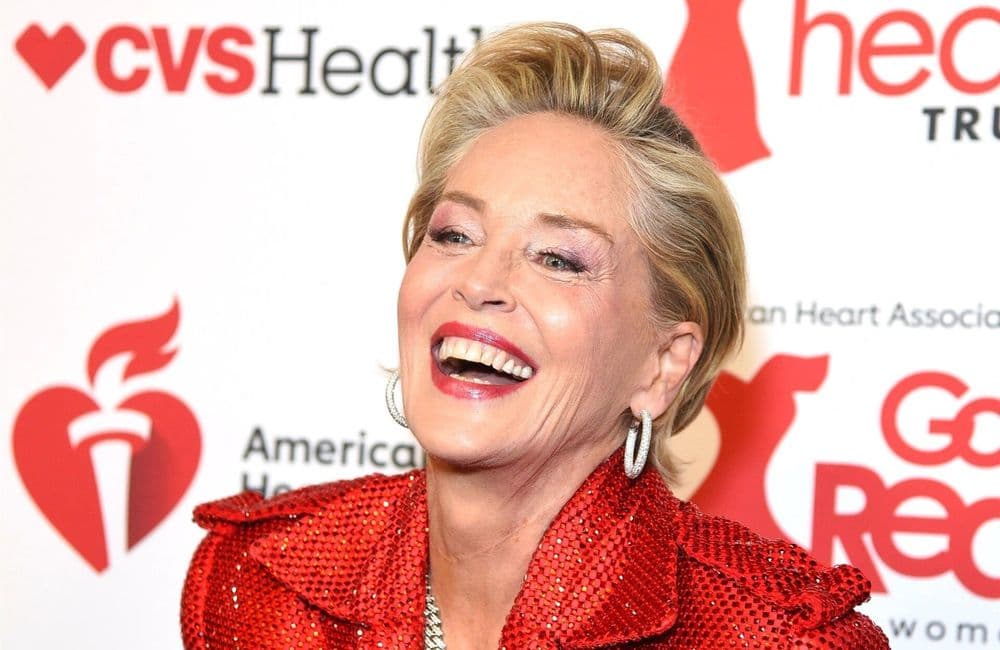 Tutoriel : voici comment reproduire le maquillage lumineux et anti-âge de Sharon Stone