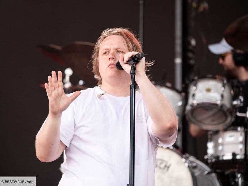 Lewis Capaldi : le retour surprise sur scène du chanteur atteint du syndrome Gilles de la Tourette bouleverse ses fans