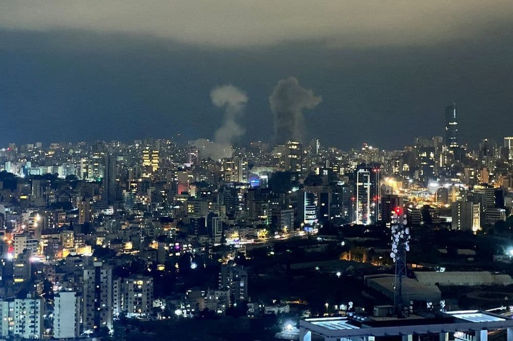 Israël bombarde le coeur de Beyrouth, tirs contre le QG des Casques bleus au Liban