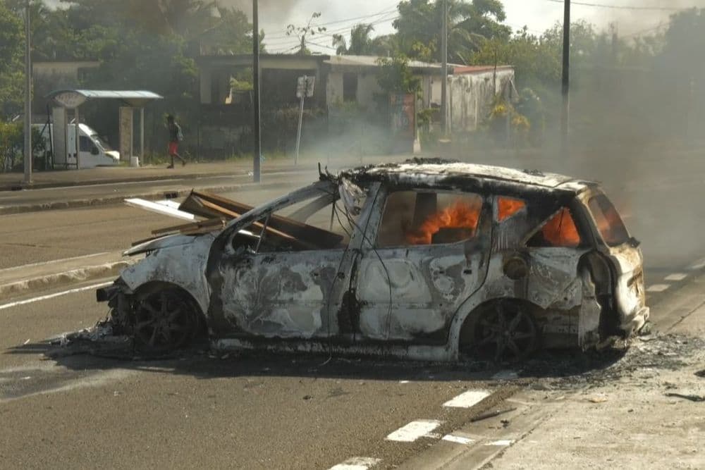 Martinique: un couvre-feu décrété à Fort-de-France après de nouvelles violences