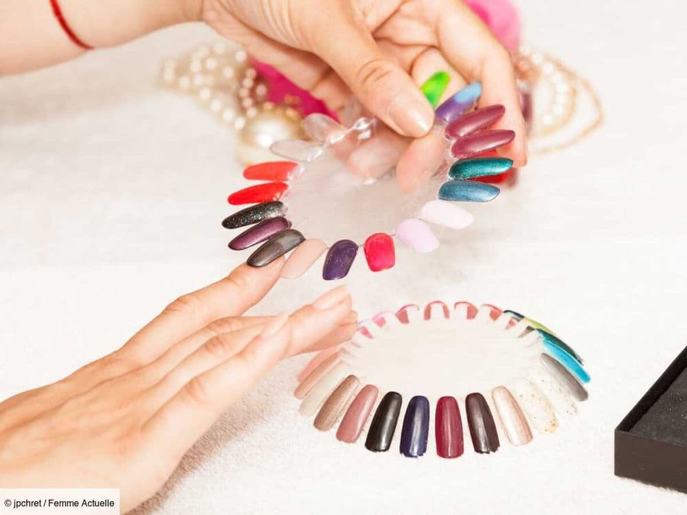 Black cherry : voici la nouvelle manucure ultra tendance et raffinée pour la rentrée