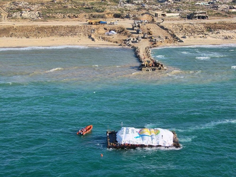 Gaza: les espoirs d'une trêve ravivés, un premier bateau d'aide déchargé