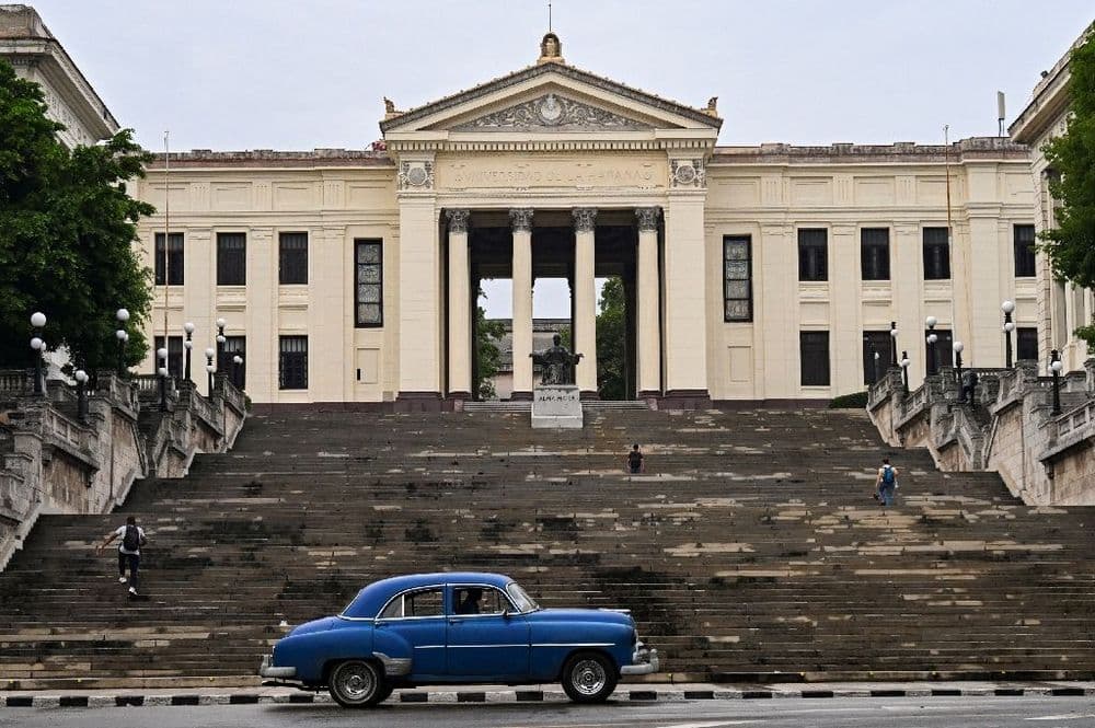 A Cuba, la bronca des étudiants contre les nouveaux tarifs de téléphonie mobile