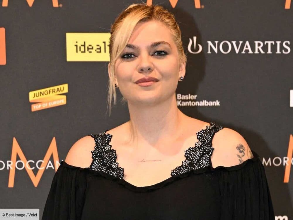 Eurovision : Louane fait déjà le show en robe transparente à la cérémonie d'ouverture