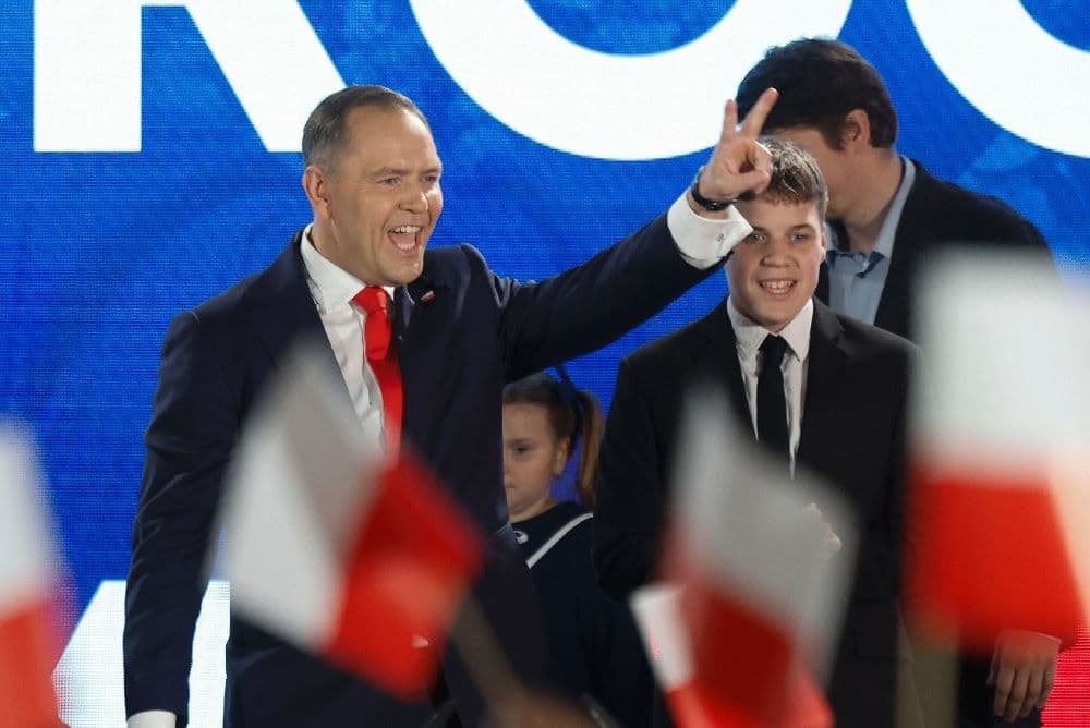 Pologne: le candidat nationaliste remporte de justesse la présidentielle