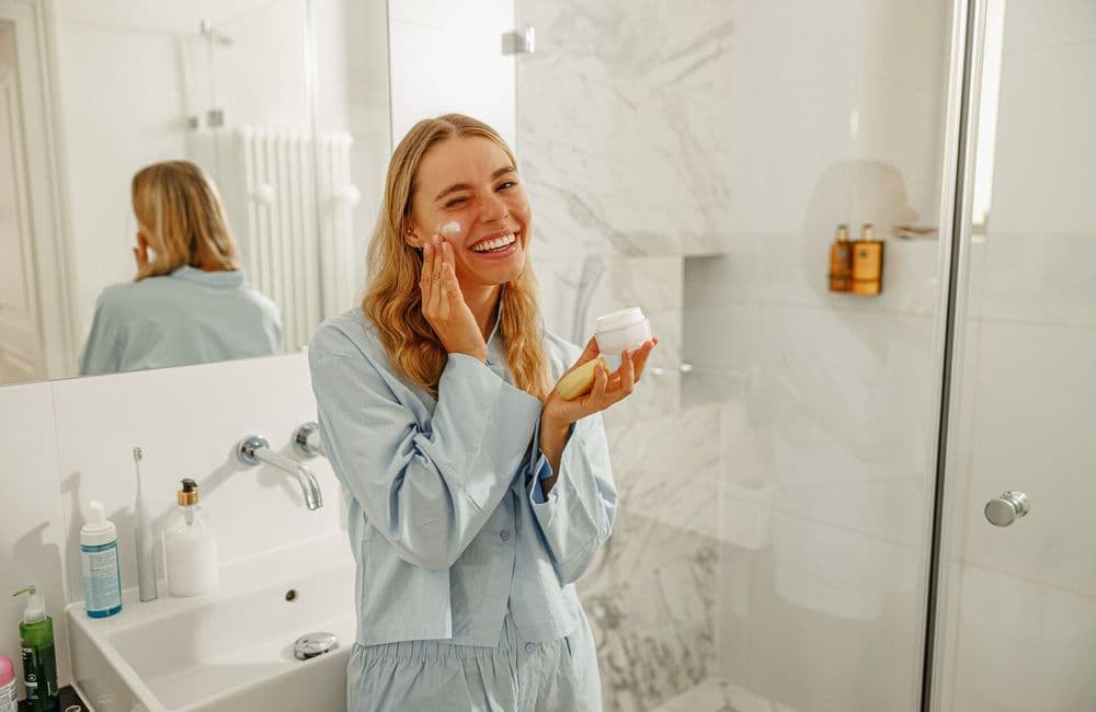 Voici les soins dans lesquels vraiment investir selon un célèbre dermatologue