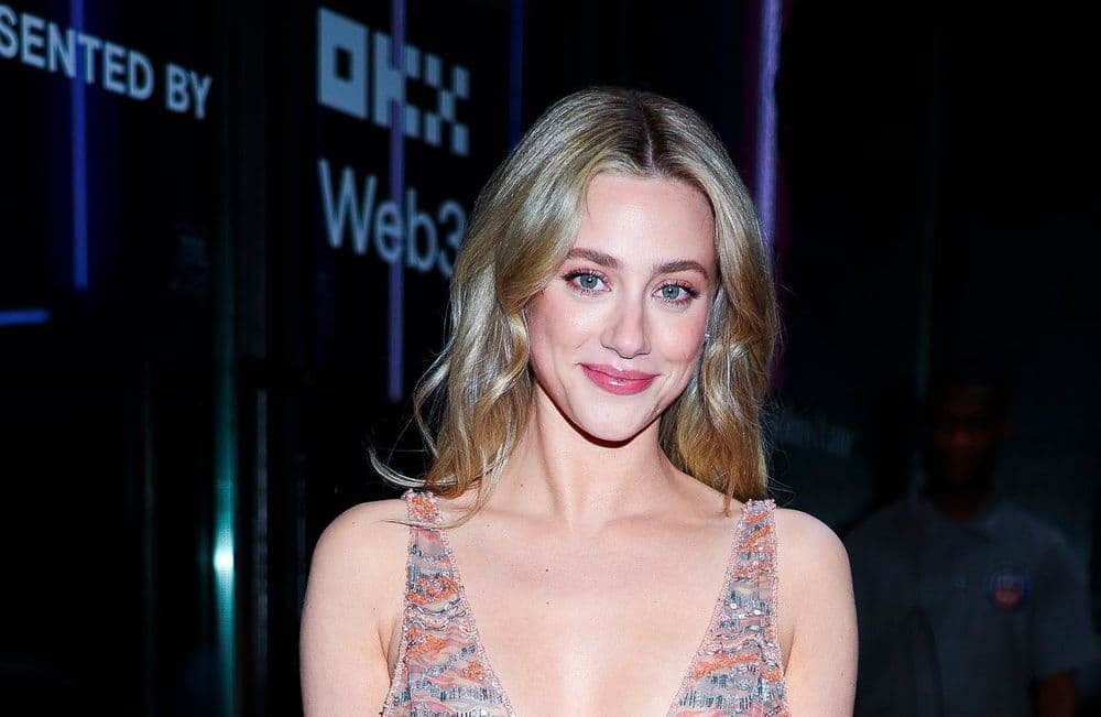 La star de Riverdale Lili Reinhart franchit une nouvelle étape face à l’alopécie