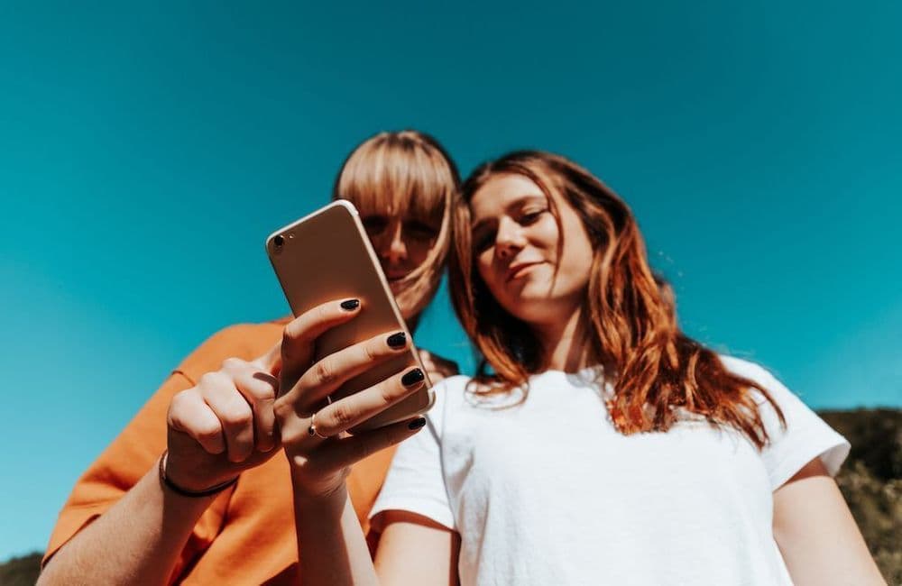 Jalousie, possessivité : comment les réseaux sociaux affectent les relations amicales