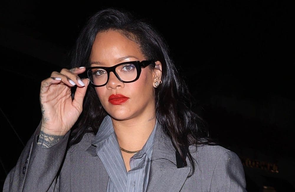 Le carré lisse de Rihanna : la coupe parfaite pour accueillir le printemps