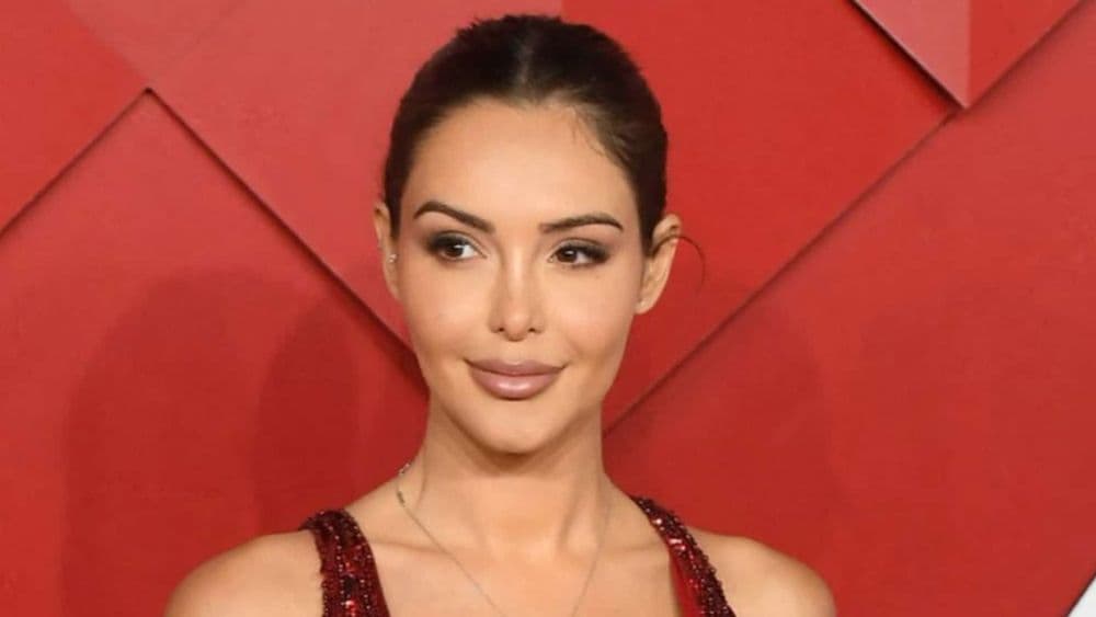 "Que c'est moche" : Nabilla dévoile fièrement sa décoration de Noël, les internautes détestent, regardez !