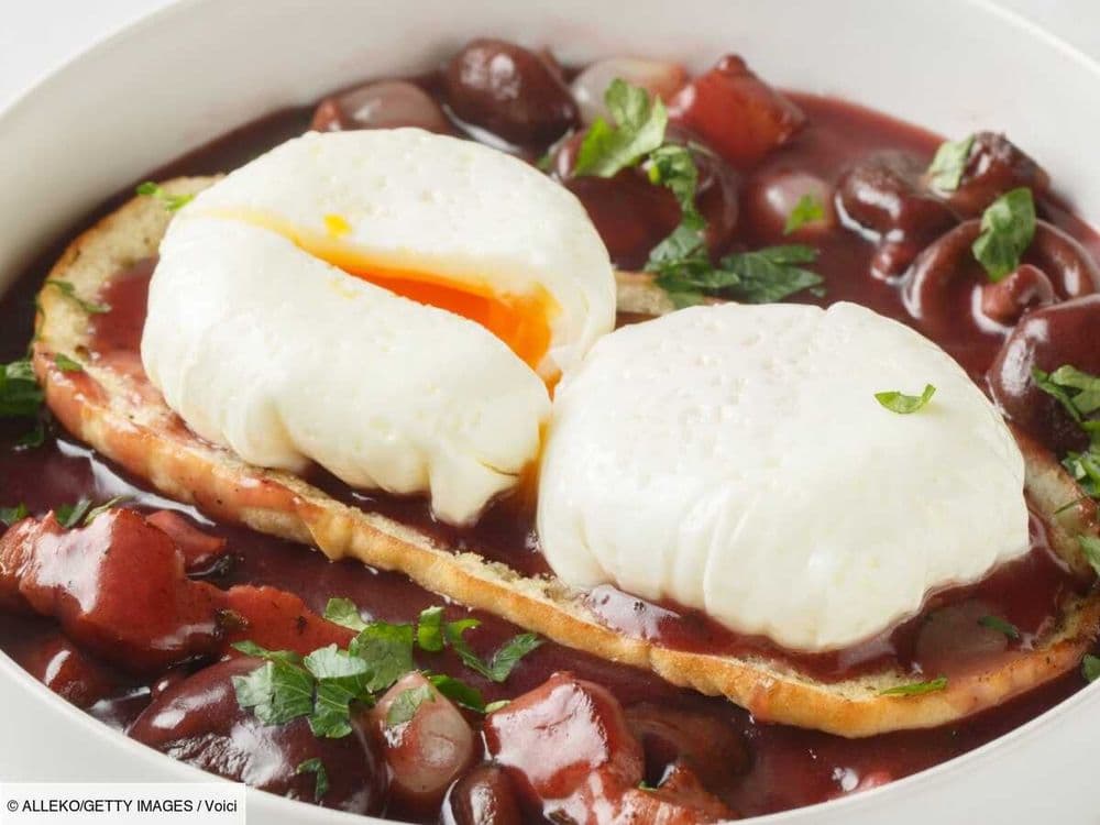 Œufs meurette façon grand-mère : la recette régionale d'un grand chef pour une cuisson parfaite