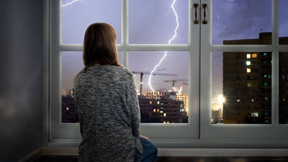 Orage : est-on indemnisé par son assurance en cas de dégâts dans un logement ou sur une voiture ?