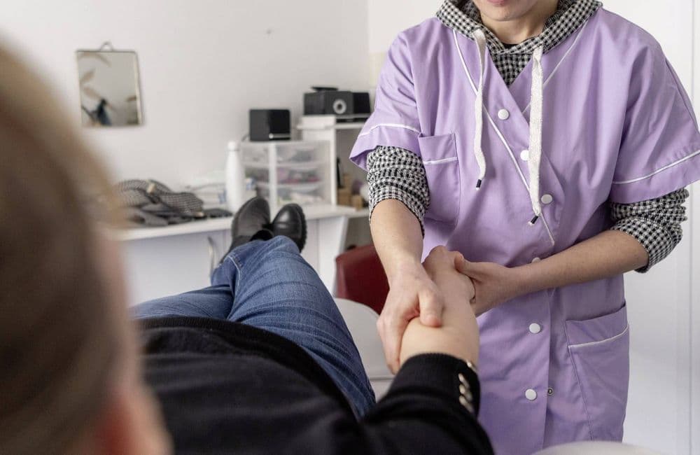 Associations, structures, lignes d'écoute... Où trouver de l'aide face à une maladie psychique ?