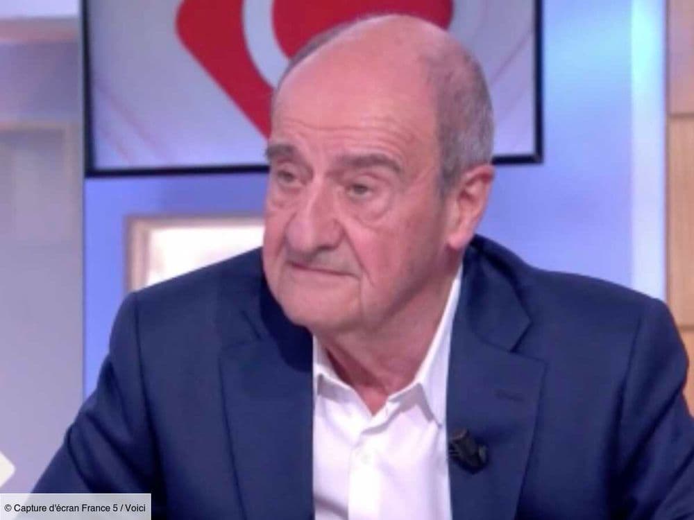 C à vous : Anne-Elisabeth Lemoine offre un cadeau en direct à Pierre Lescure pour ses 79 ans, le chroniqueur touché en plein coeur (ZAPTV)
