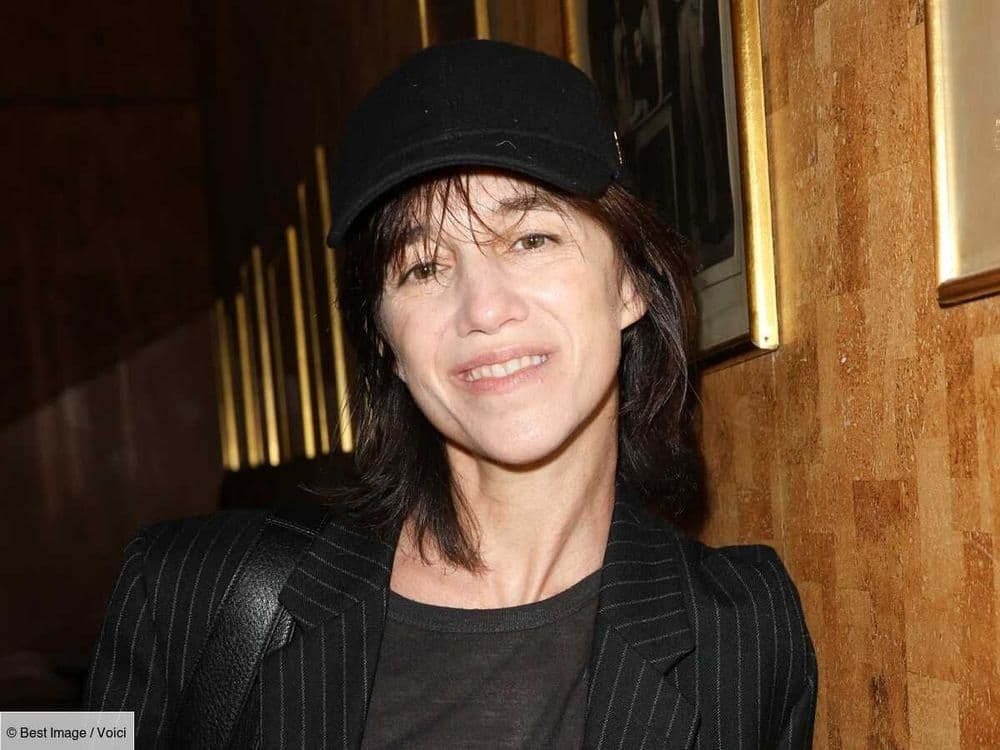 "Je n'arrivais plus à fonctionner" : Charlotte Gainsbourg évoque la mort de sa soeur Kate Barry et le chagrin de sa mère Jane Birkin