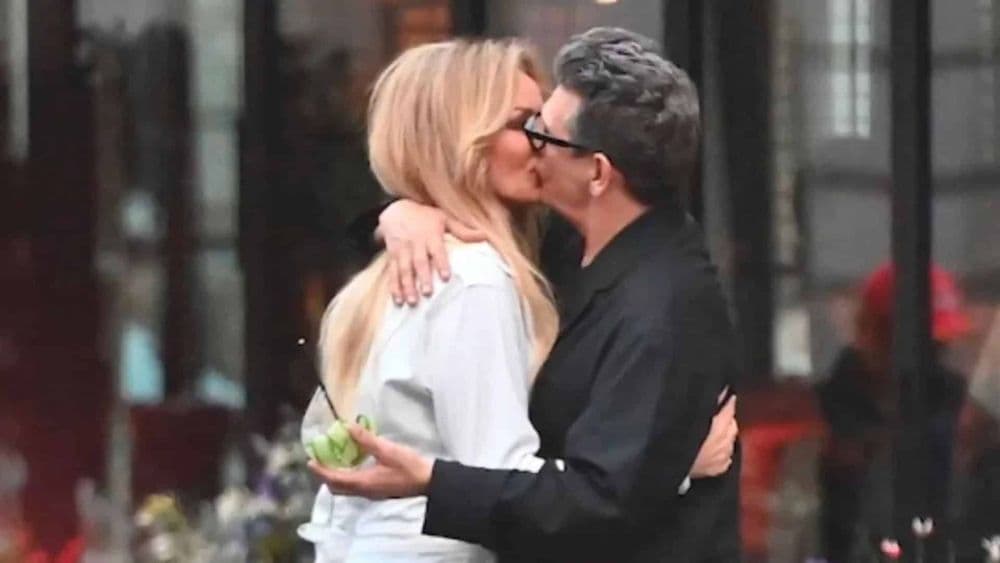 Marc Lavoine et Adriana Karembeu : "J'ai demandé à ce qu'ils ne sortent pas...", leur premier baiser public savamment orchestré