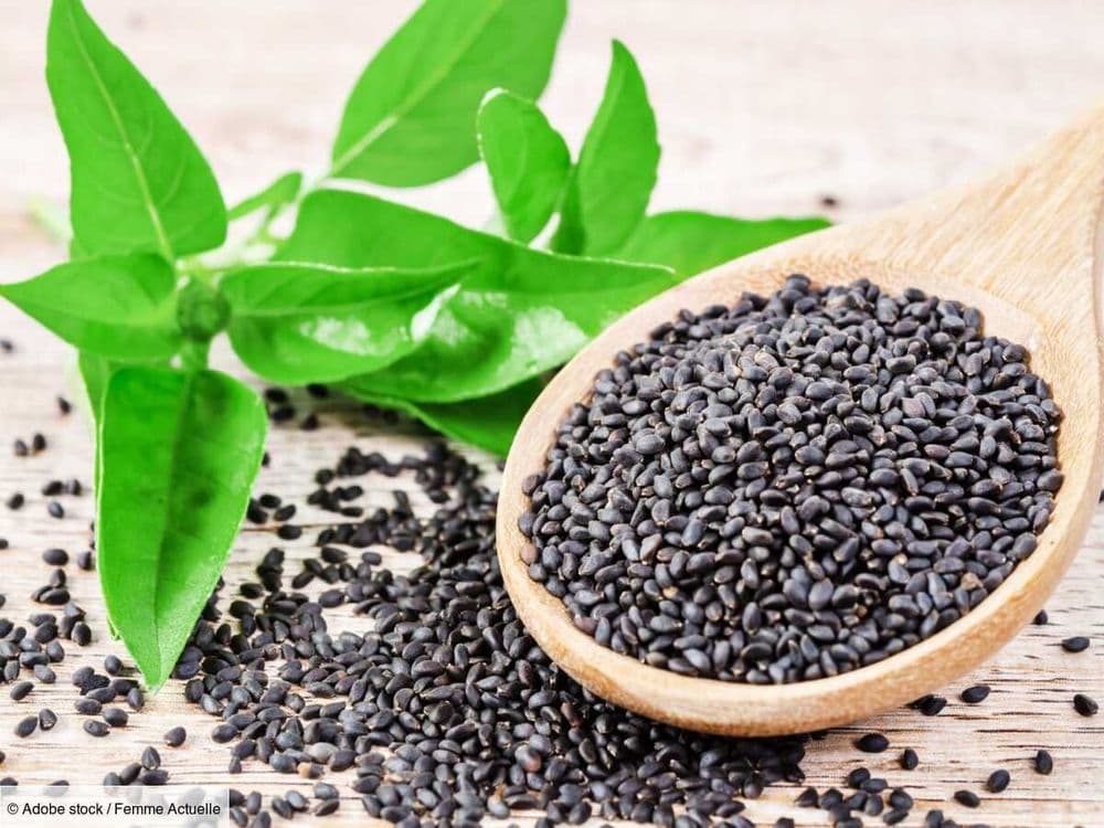 "Les graines de chia coupent la faim" : une diététicienne décrypte les véritables effets minceur des aliments tendance