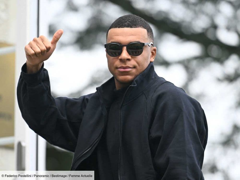 Kylian Mbappé gagne 72 millions d'euros par an : quel est le salaire de la joueuse de football la mieux payée ?