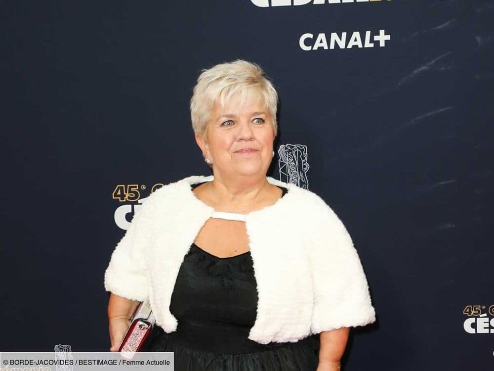Enfoirés 2025 : Mimie Mathy se déplace en fauteuil roulant sur la scène et explique pourquoi