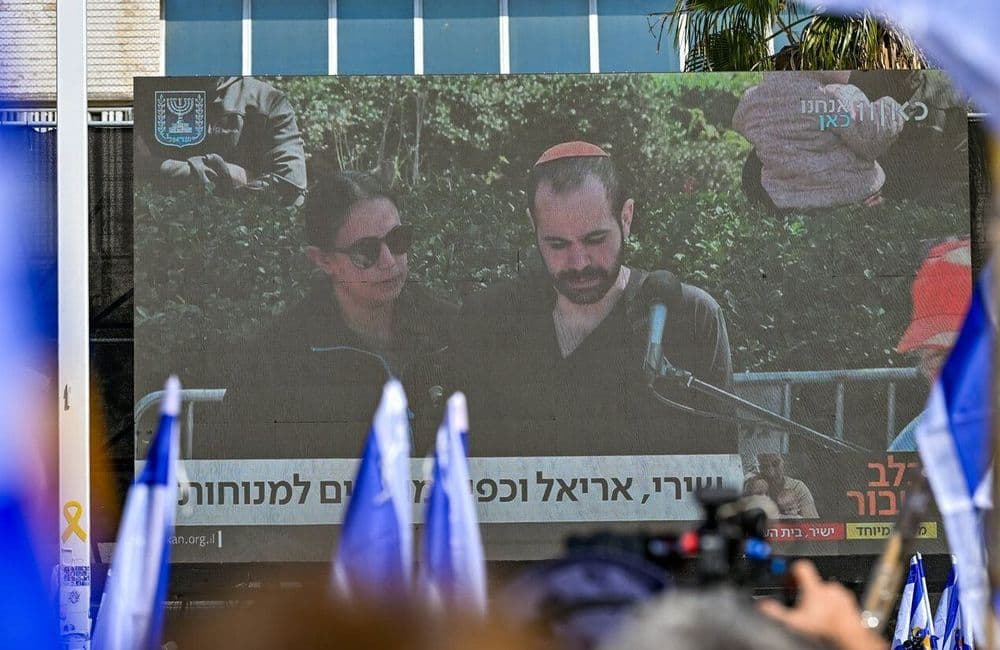 L'ex-otage Yarden Bibas demande pardon à sa femme et ses enfants, tués par le Hamas, dans un poignant hommage