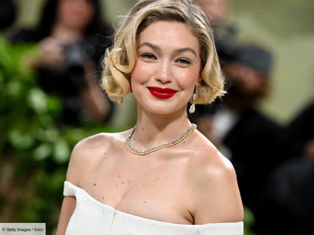 Robe sur un pantalon : voici le look qui va vous réconcilier avec ce combo controversé !
