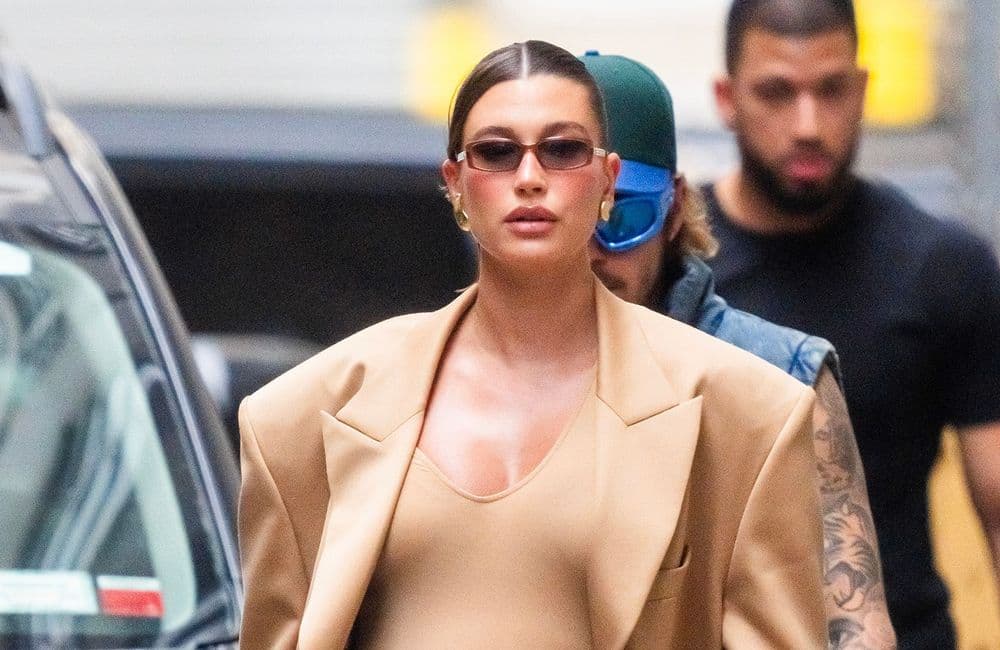 Hailey Bieber dévoile l’une des manucures qui fera l’automne