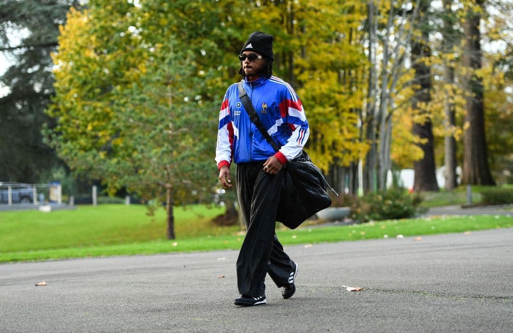 Survêtement et baskets : le clin d’œil mode de Jules Koundé à Clairefontaine