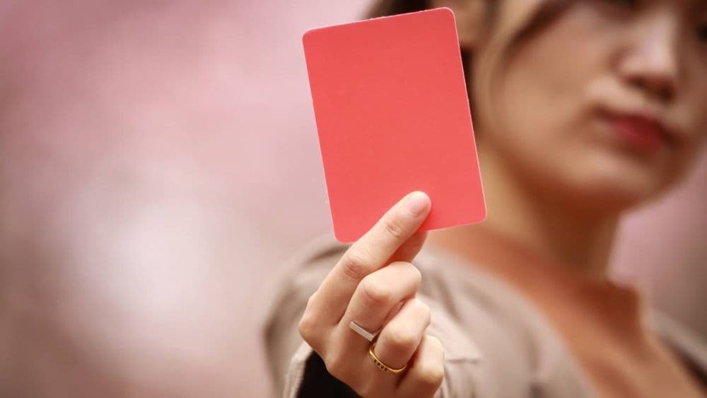 « Des pratiques inacceptables » : 3 fournisseurs d'énergie sanctionnés par un carton rouge