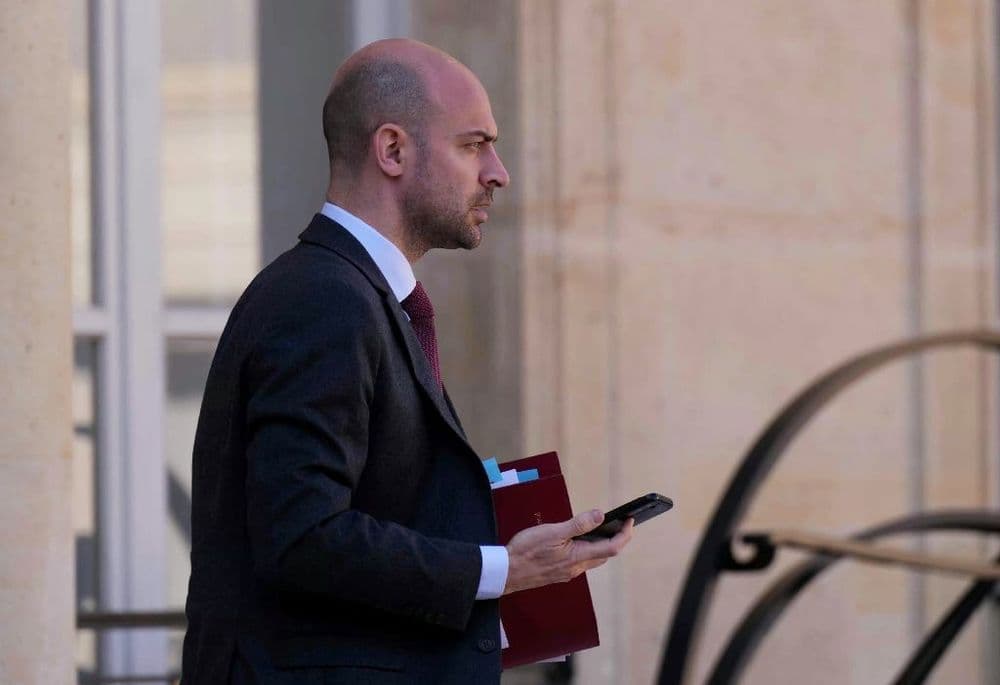 Le chef de la diplomatie française à Alger pour concrétiser le réchauffement bilatéral
