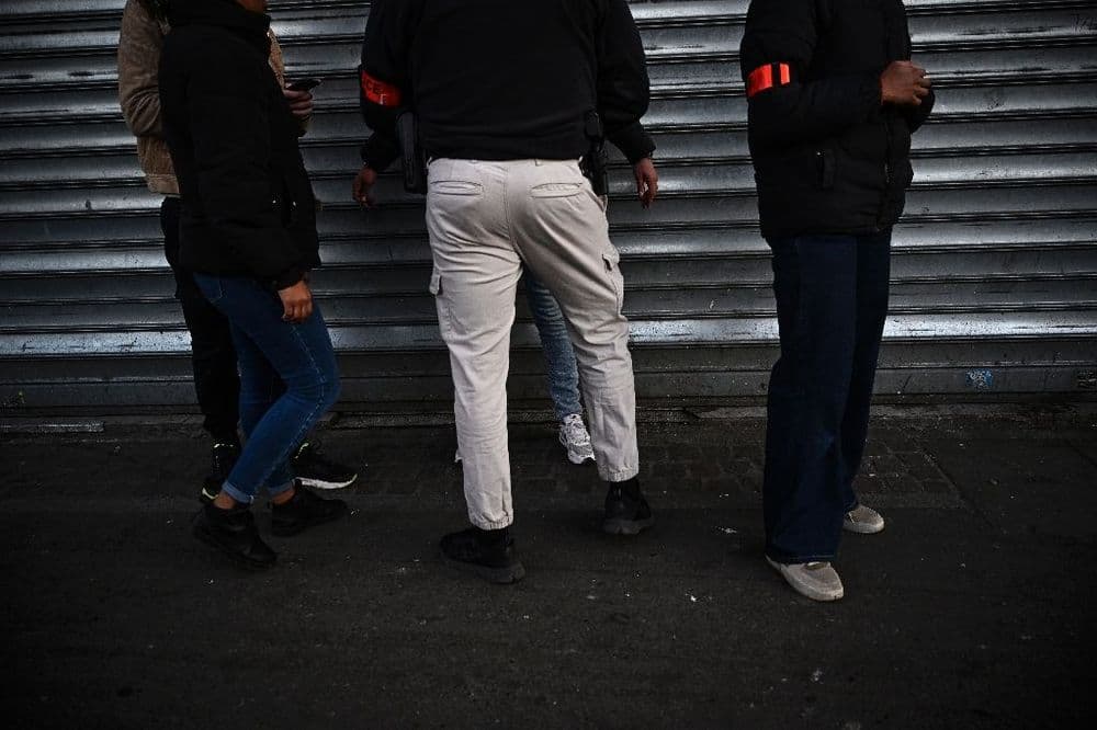Plus de contrôles d'identité et des discriminations persistantes, pointe le Défenseur des droits