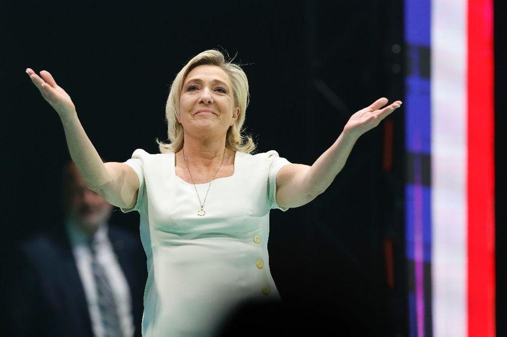 Européennes: Marine Le Pen souhaite "la pire défaite possible" à Emmanuel Macron "pour le ramener sur terre"