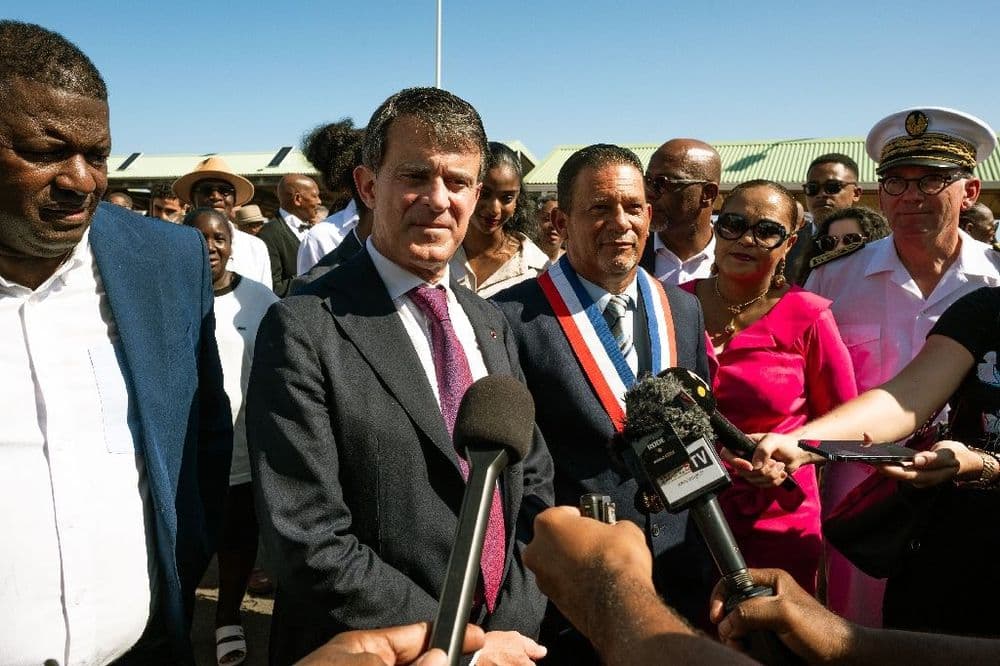 En visite en Martinique, Valls annonce un projet de loi contre la vie chère en Outre-mer