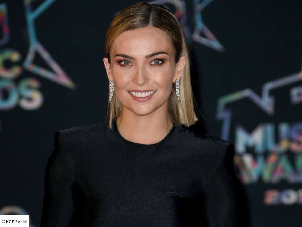 "Mon cadeau de Noël " : Inès Vandamme échange un baiser avec un mystérieux brun sur Instagram