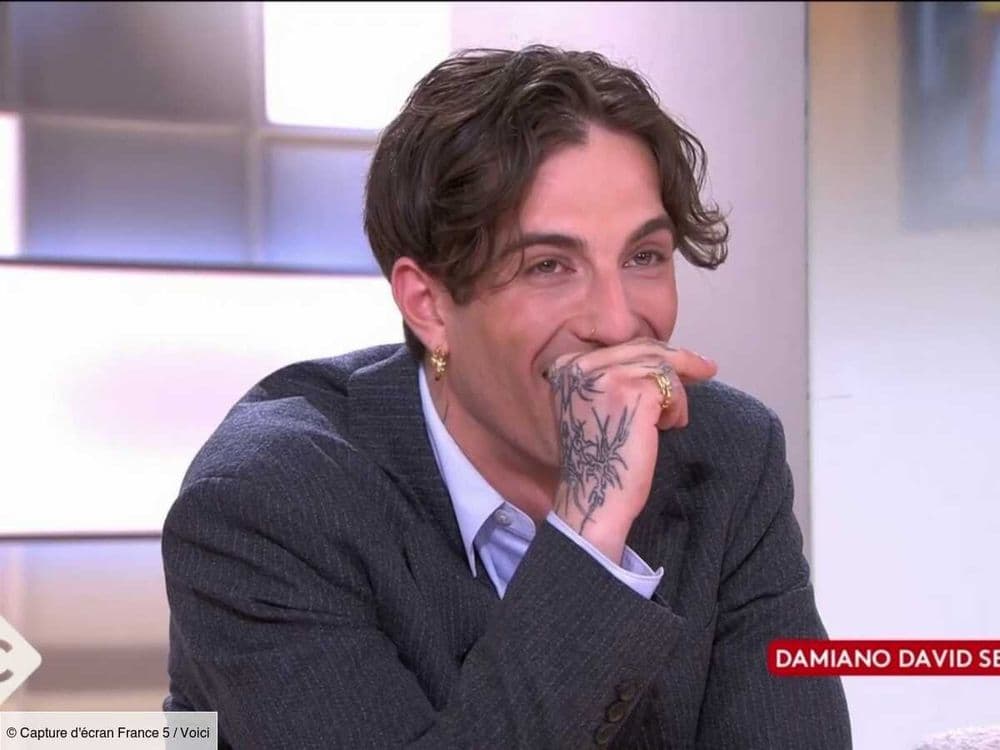 "Personne ne m'a prévenu !" : Damiano David très gêné dans C à vous (ZAPTV)