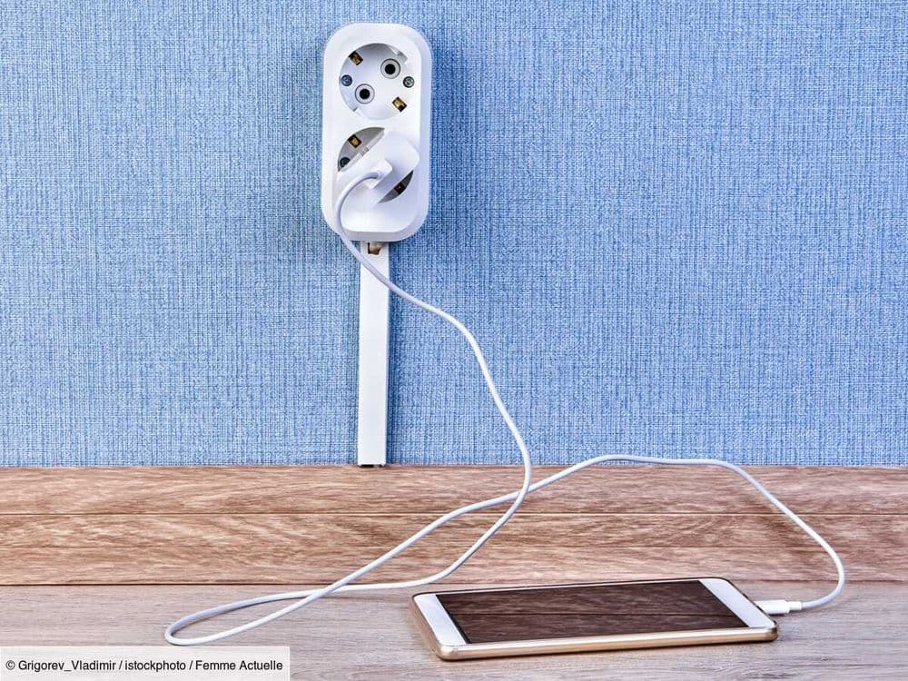 Quels sont les risques à laisser son chargeur branché ?