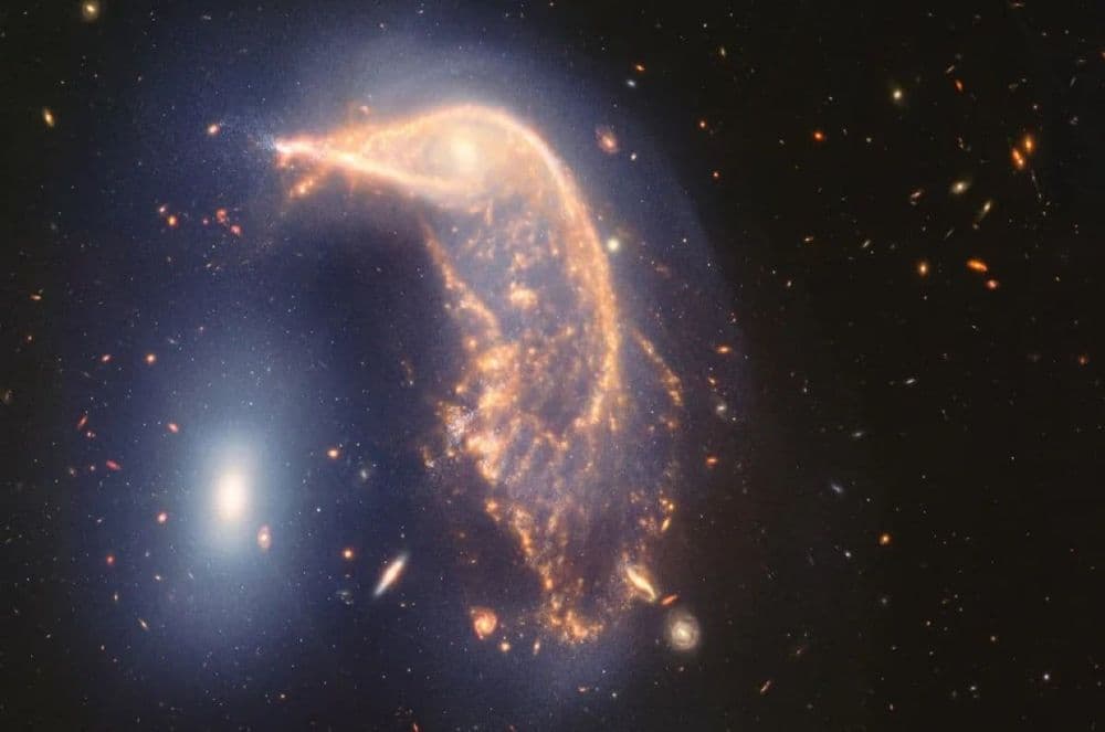 Pour les deux ans du télescope spatial James Webb, une image sensationnelle des galaxies du Pingouin et de l’Oeuf