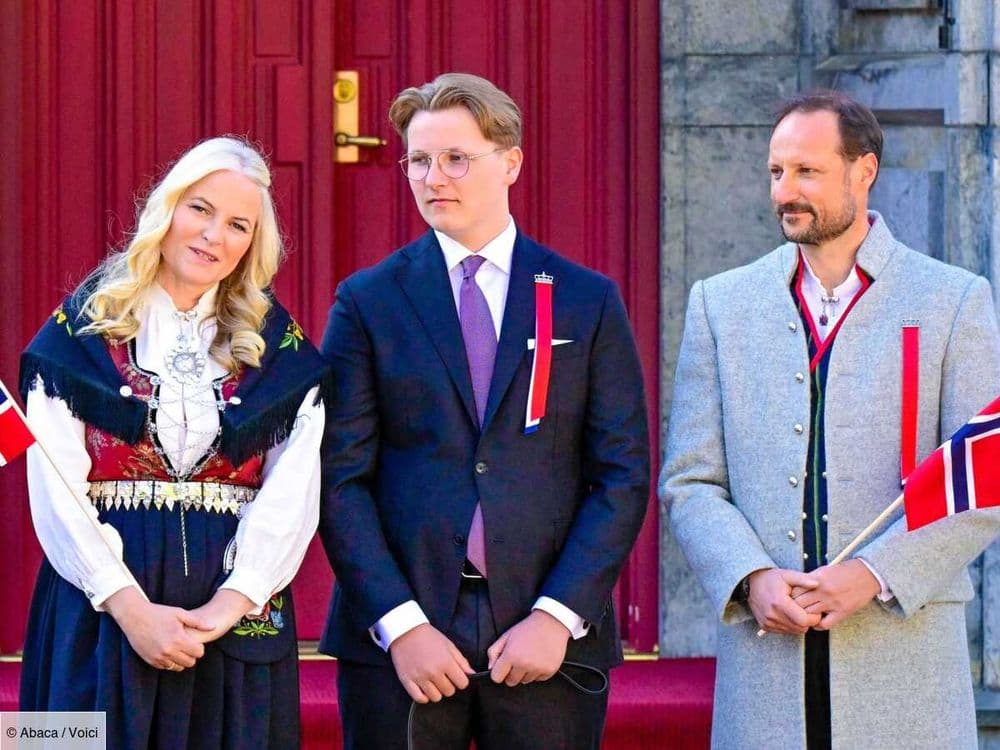 Haakon et Mette-Marit de Norvège fiers du prince Sverre Magnus : sa tenue surprend les internautes