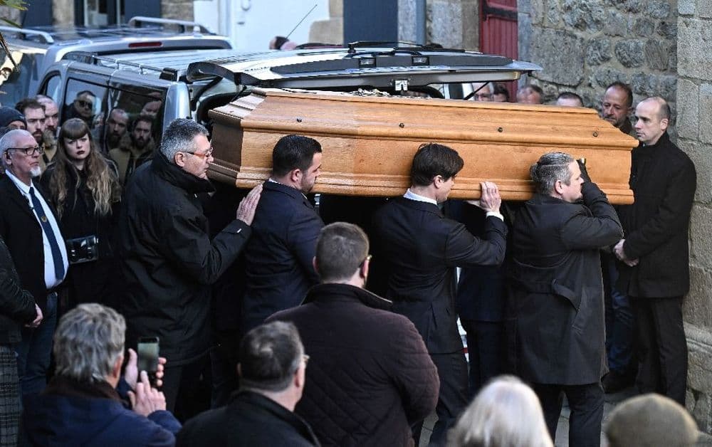 Début des obsèques de Jean-Marie Le Pen dans sa ville natale de la Trinité-sur-Mer