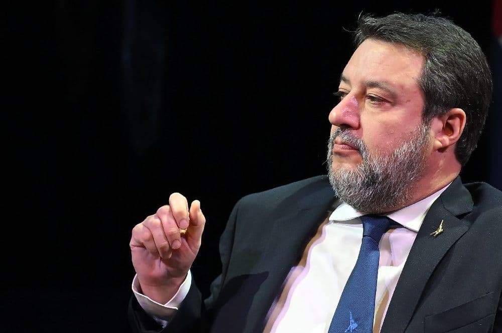 Salvini, numéro 2 du gouvernement italien, qualifie Macron de "fou"