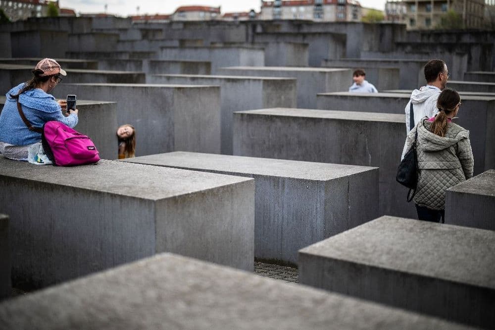 A Berlin, le Mémorial de l'Holocauste lutte face à l'érosion mémorielle