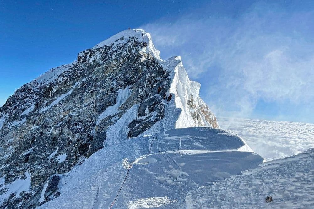 Quatre Britanniques au sommet de l'Everest, à toute allure et sous xénon